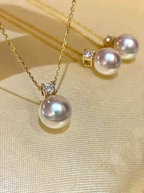 Diana 18K Gold Pendant: 8-9mm AAAA Gem-quality Akoya Sea Pearl